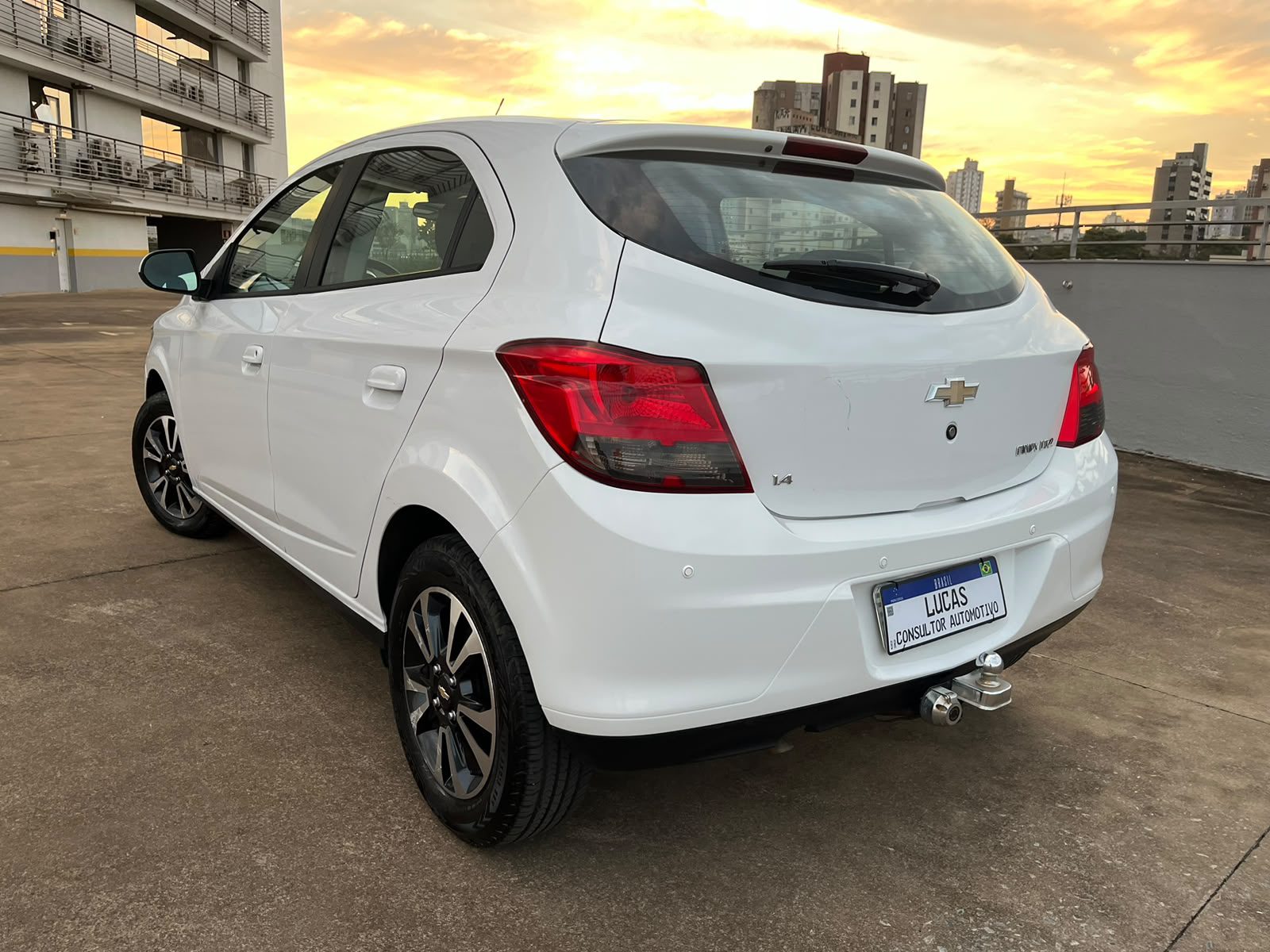 Chevrolet Onix Hatch LTZ 1.4 8V Flex Power Mec. 4P 2015 - Imagem 4