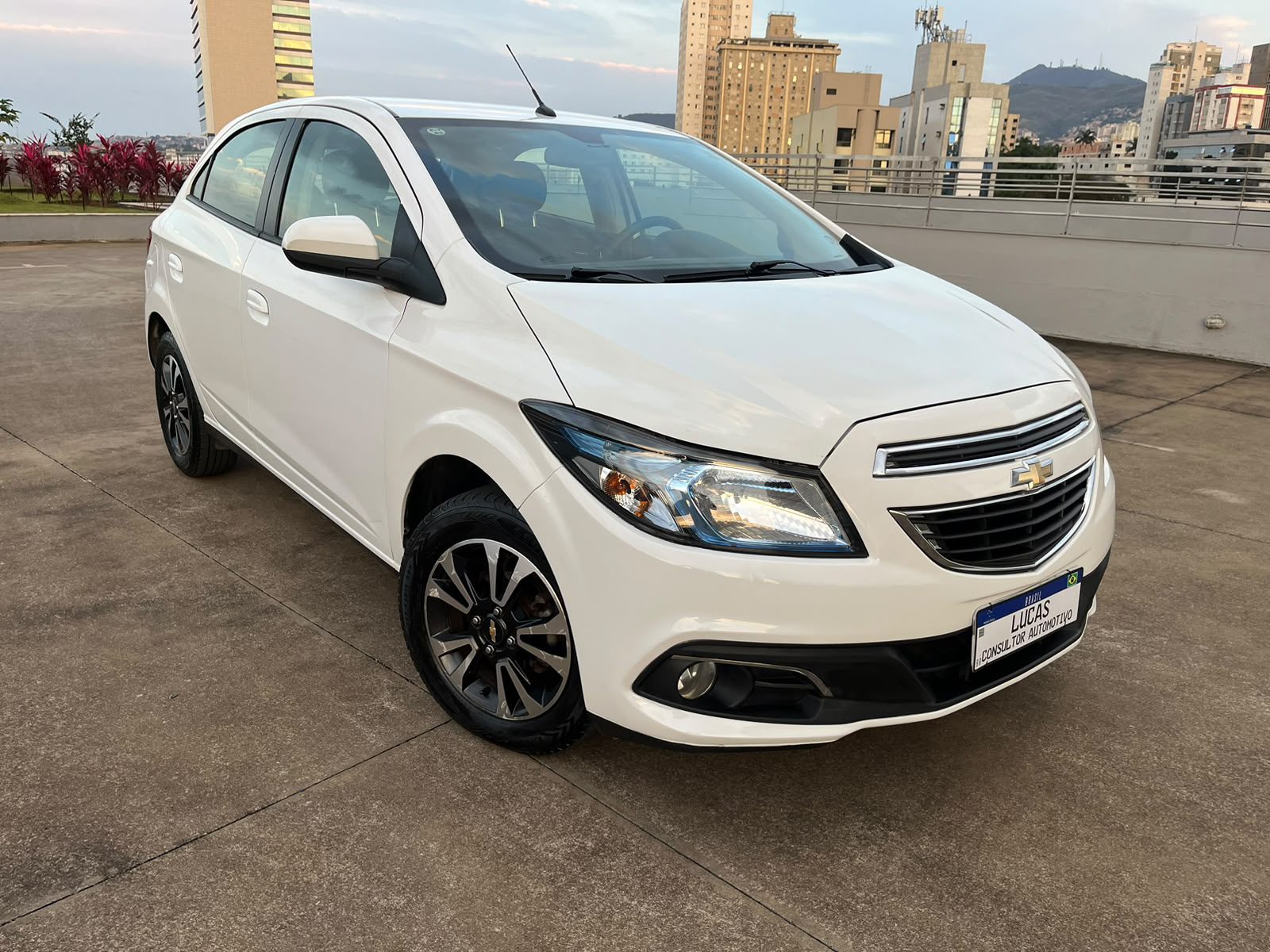 Chevrolet Onix Hatch LTZ 1.4 8V Flex Power Mec. 4P 2015
